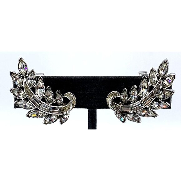 Crown Trifari Earrings Rhinestone Clear Silver Tone Clip 1 1/8" Leaf Huggie - Picture 1 of 7